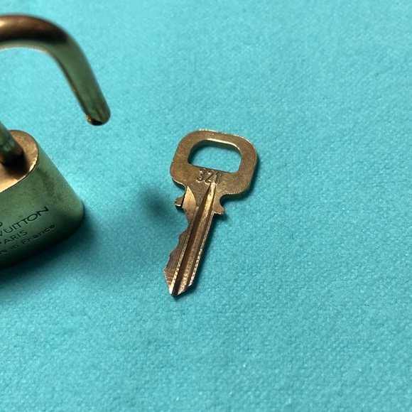 Louis Vuitton #321 Lock & key - Picture 5 of 5